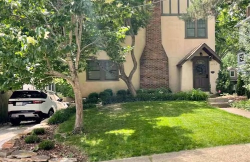 Mount Lookout House | Delightful Private Lane Home in upscale Hyde Park