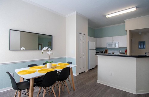 Southside Apartment | Delightful Refurbished Apt Everything you Need