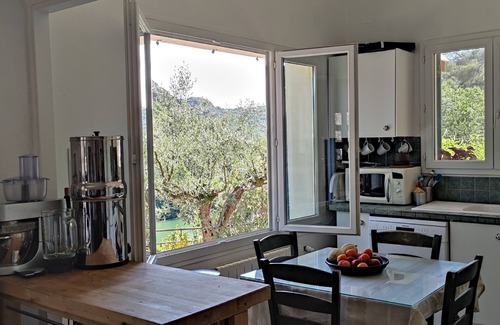 Collias Apartment | Delightful Riverside Apartment with River Views, The Lower