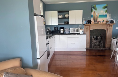 Ruakaka Cottage | Delightful Ruakaka Cottage nViews to Sea and Estuary nSurf. Sun . Chill