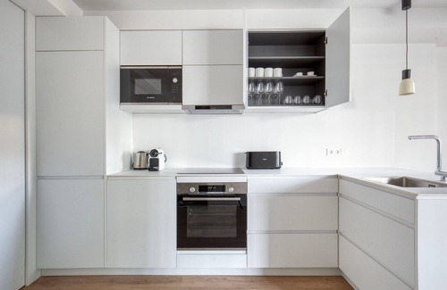 Sarria Apartment | Delightful Sarrià 3BR, w/Doorman & Fresh Renovation, by Blueground