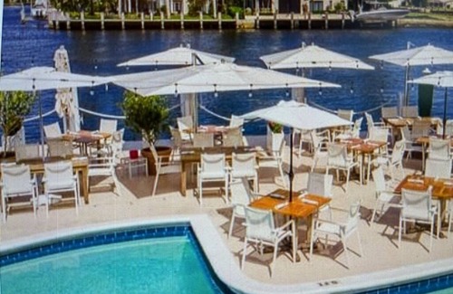 Pompano Beach Boat Rental | Delightful Sport Yacht with Pool