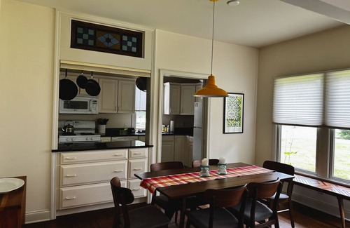 Stockbridge House | Delightful Stockbridge House, Walk to Town!