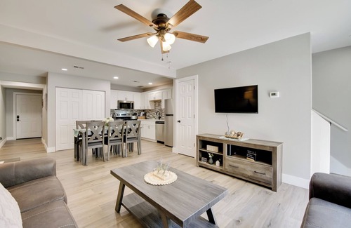 Kimberling City House | Delightful Townhouse w/Patio & Shared Yard!