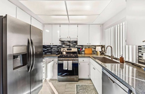 Little Tuscany House | Delightful townhome with AC in Palm Springs