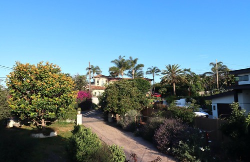 Leucadia House | Delightful Treehouse Bungalow with WiFi in Leucadia