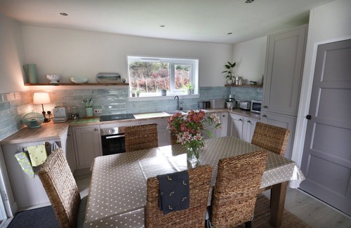 Slate Islands House | Delightful Waterside Home