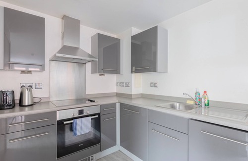 Bow Apartment | Delightfully Warm 1BD Flat, Near Victoria Park