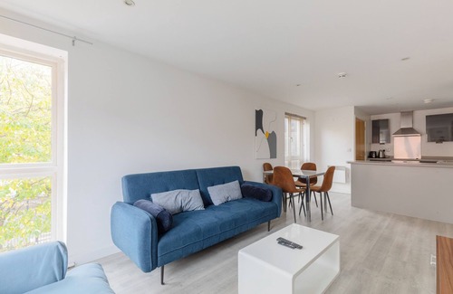 Bow Apartment | Delightfully Warm 1BD Flat, Near Victoria Park