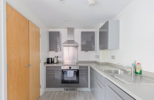 Bow Apartment | Delightfully Warm 1BD Flat, Near Victoria Park