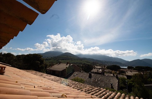 Residences du Golfe de Lava Apartment | Della Rocca 80m from the Beach – Sea and Mountain View, Private Terrace, Air Conditioning and Wi-Fi