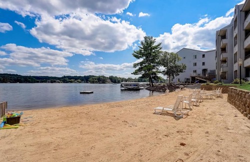 Lake Delton House | Dells Lake Villa At Lighthouse Cove Condominiums