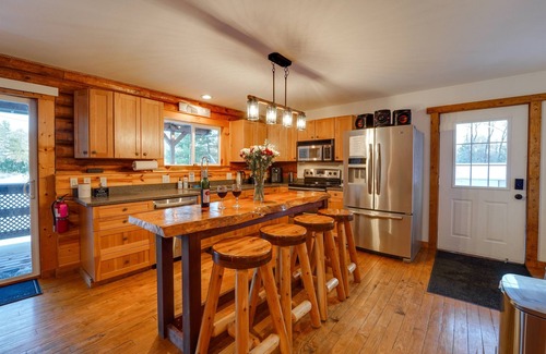 Wisconsin Dells Cabin | Dells Woodland Retreat | Family & Pet Friendly
