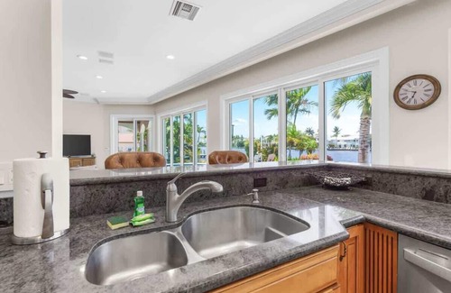 Delray Beach Villa | Delray Beach Intracoastal Elegance Waterfront pool