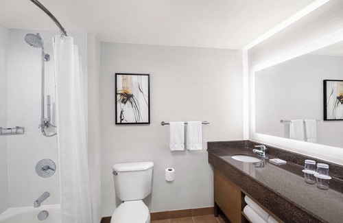Anaheim Resort Hotel | Delta Hotels by Marriott Anaheim Garden Grove