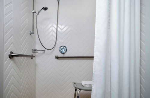 Baymeadows Hotel | Delta Hotels by Marriott Jacksonville Deerwood