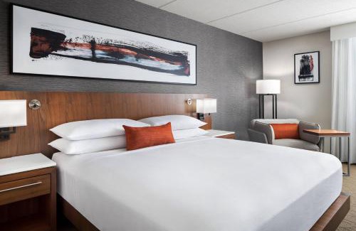 Ashwaubenon Hotel | Delta Hotels by Marriott Green Bay