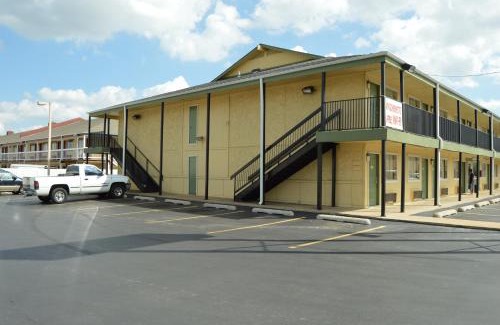Tulsa Hotel | Delux Inn Tulsa