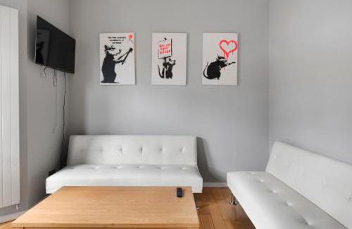 Queen's Park Apartment | Delux Queens Park Suite 1 bed sleeps 4 ppl Second Floor