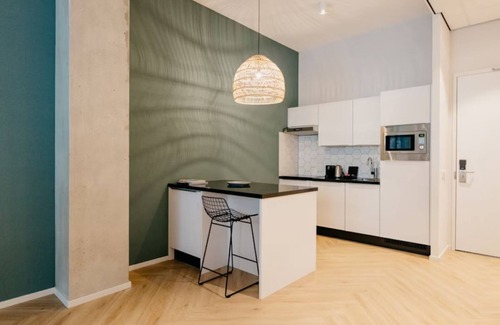 Eastern Docklands Apartment | Deluxe 1 Bedroom Apartment at Docklands