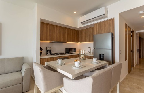 Olimpica Condo | Deluxe 1BD Seaside Condo & 8 pools at Harbor 171 1BD Condo for rent in North Hot