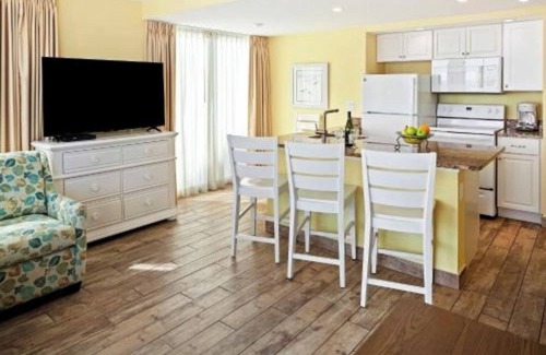 Ormond Beach Resort | Deluxe 1BR Oceanfront Condo w/Balcony, Full Kitchen, Pool Access & Beach Nearby