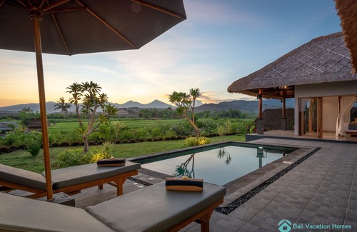 Kalisada Villa | DeLuxe 1BR villa with pool and breathtaking ocean /ricefield view!
