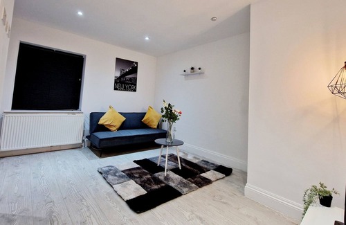 Uxbridge South Apartment | Deluxe 2 Bed Apartment in Uxbridge