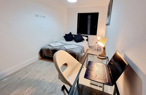 Uxbridge South Apartment | Deluxe 2 Bed Apartment in Uxbridge