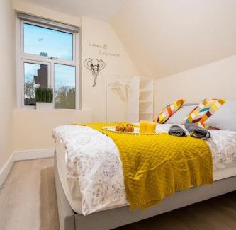 Moseley Apartment | Deluxe 2-Bedroom Flat with Free parking