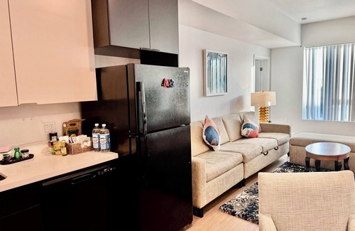 Little Tokyo Hotel | Deluxe 2-Bedroom Stay in the Heart of Los Angeles