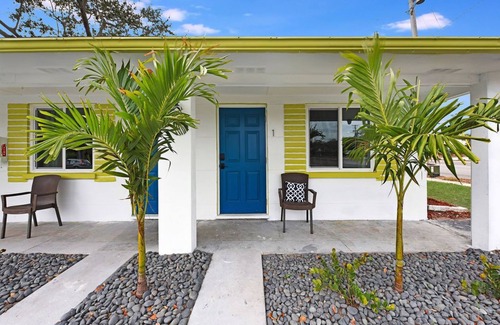 Clearwater House | Deluxe 2 Bedroom With Living Room and Kitchenette