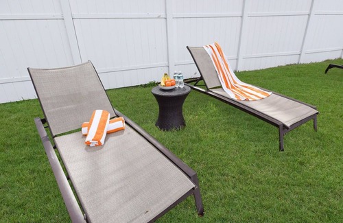 Clearwater House | Deluxe 2 Bedroom With Living Room and Kitchenette