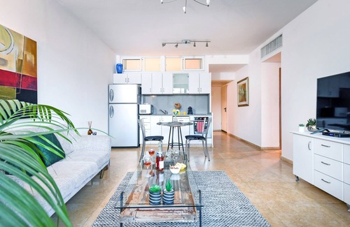Jaffa Apartment | Deluxe 2BD Jaffa Dreams W Pool & Parking