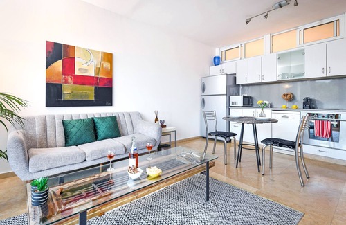 Jaffa Apartment | Deluxe 2BD Jaffa Dreams W Pool & Parking
