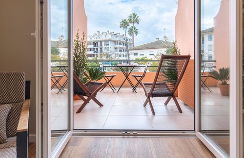 Carcavelos Apartment | Deluxe 2BDR Apartment in Carcavelos by LovelyStay