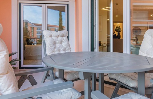 Carcavelos Apartment | Deluxe 2BDR Apartment in Carcavelos by LovelyStay