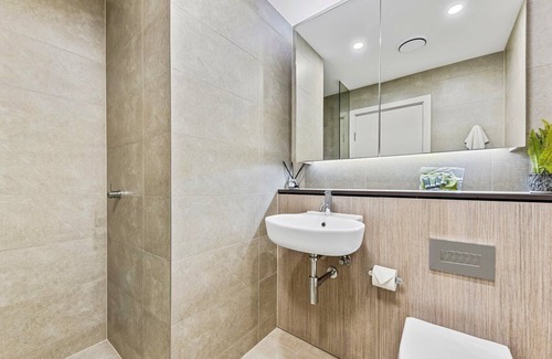 Waterloo Apartment | Deluxe 3 Bedroom at Waterloo MHS