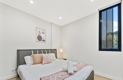 Waterloo Apartment | Deluxe 3 Bedroom at Waterloo MHS
