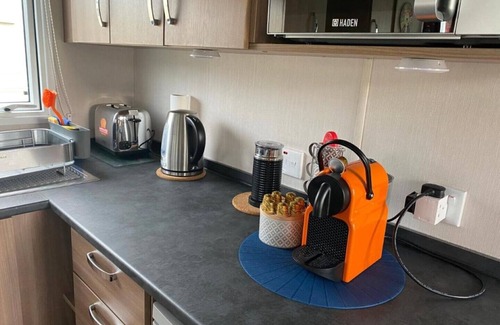 Prestonpans House | Deluxe 3 bedroom caravan in Haven's Seton Sands Holiday Village,Wifi