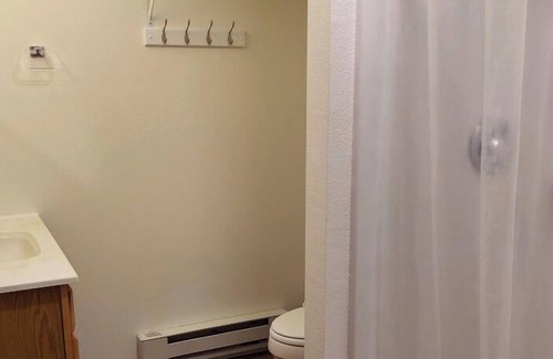 Devils Lake Condo | Deluxe 3 Bedroom Condo Ground Level 2 Bathroom