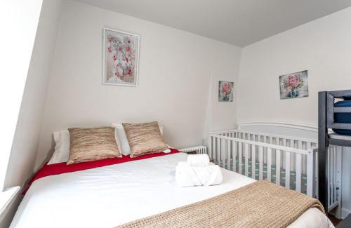 Bayonne Apartment | Deluxe 4BR 2BA Apartment Near NYC and Airport