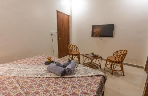 Bullawala House | Deluxe AC Room in Luxury Villa with Mussoorie Views