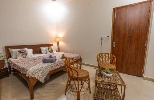 Bullawala House | Deluxe AC Room in Luxury Villa with Mussoorie Views