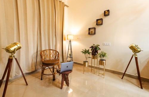 Bullawala House | Deluxe AC Room in Luxury Villa with Mussoorie Views