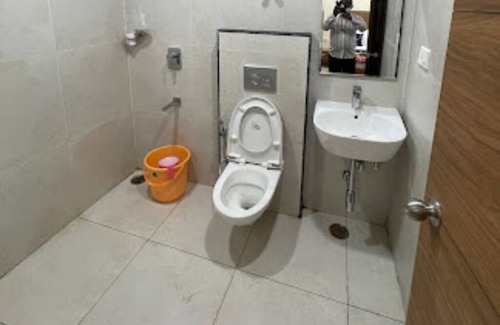 Tirupati Hotel | Deluxe AC Room near Alipri checkpost