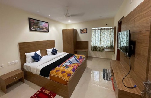 Tirupati Hotel | Deluxe AC Room near Alipri checkpost
