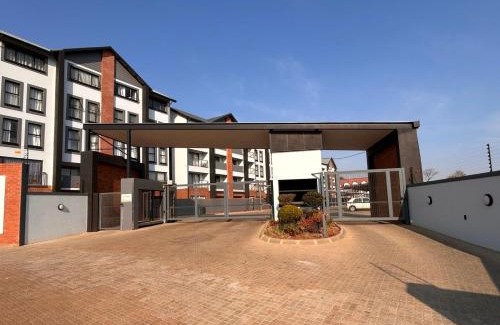 Greater Johannesburg Metropolitan Area Apartment | Deluxe Apartment in Sandton