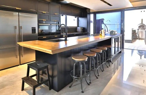 Bat Yam Apartment | Deluxe Beachfront 3BR Penthouse