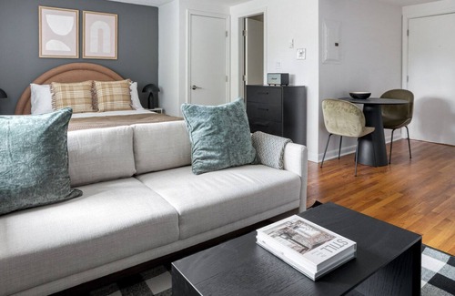 St. Elizabeth's Apartment | Deluxe Brighton Studio near Mission Park & Green Line, by Blueground